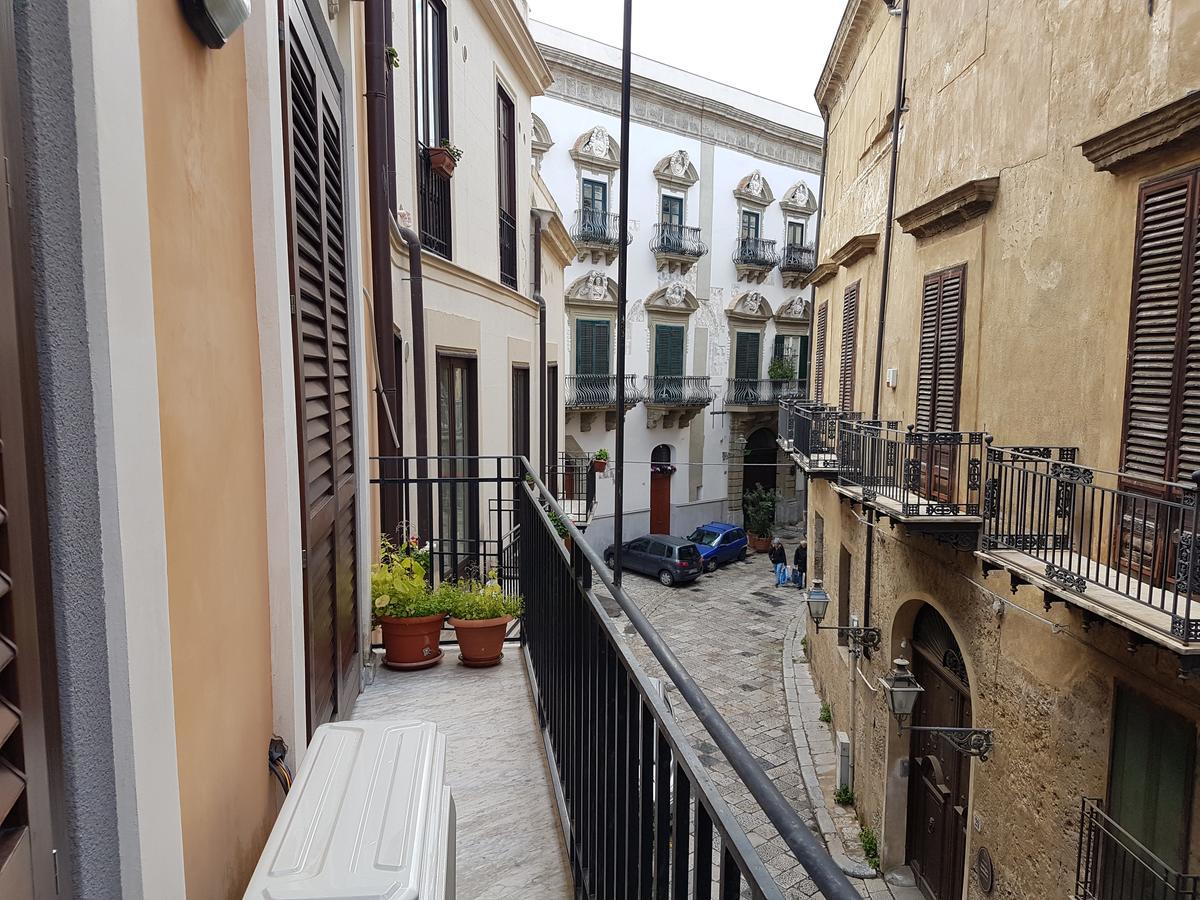 Bed & Parking Apartment Palermo Exterior foto