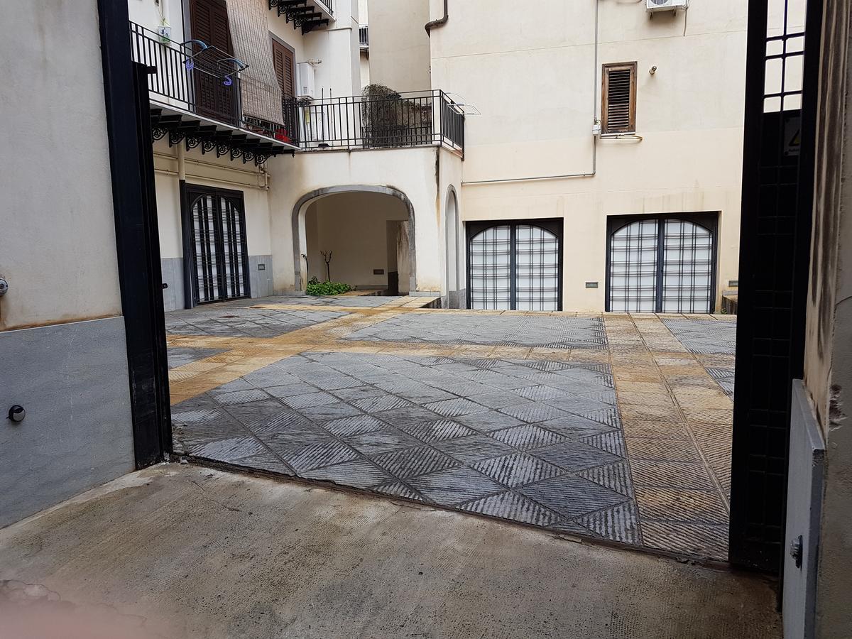 Bed & Parking Apartment Palermo Exterior foto