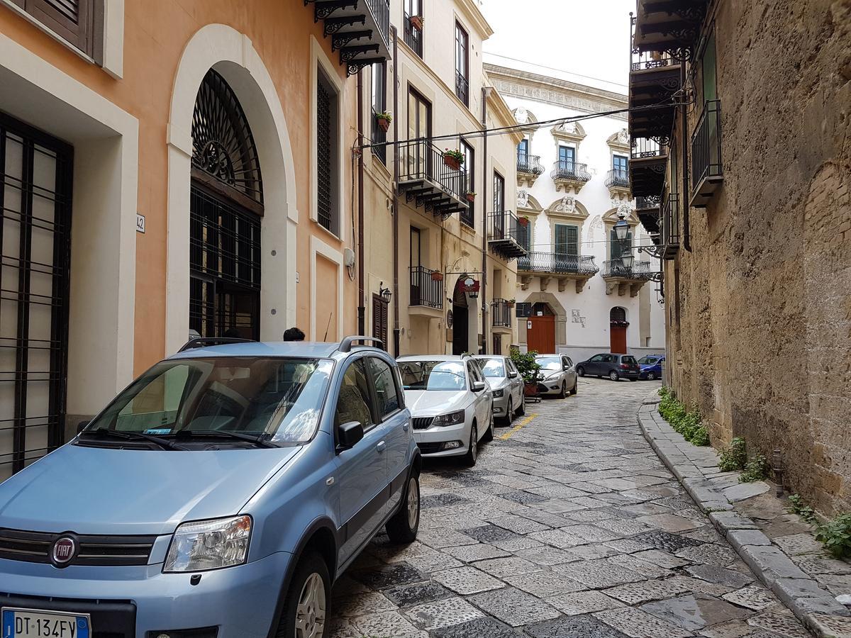 Bed & Parking Apartment Palermo Exterior foto